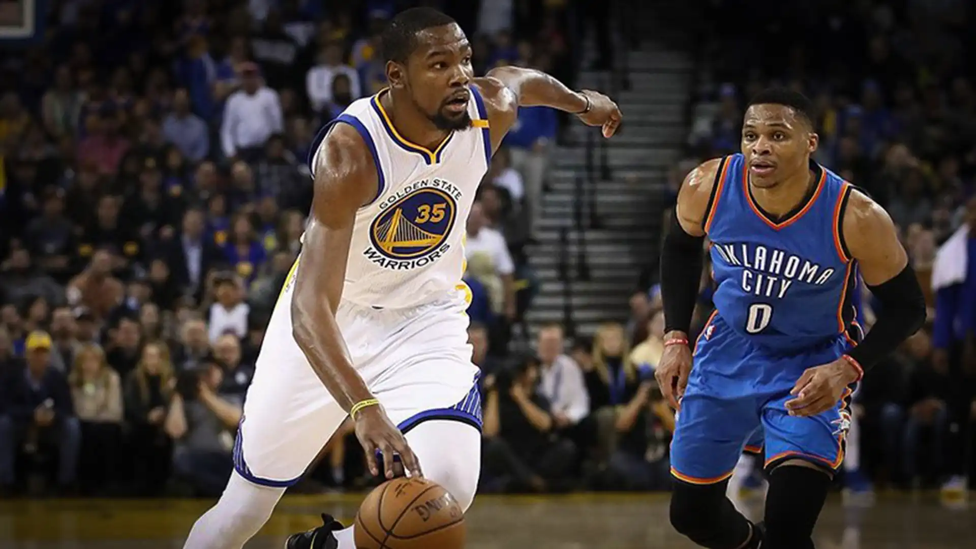 Kevin Durant playing for the Golden State Warriors - Basketblues